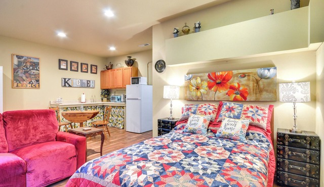 Inviting Studio w/Patio, 15 Mi to Portland!