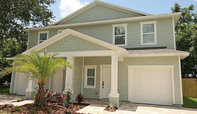 Inviting townhome in SoDo