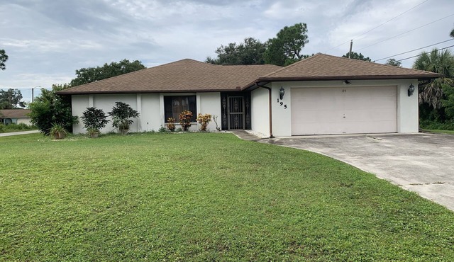 Inviting Venice Home with Old Florida Charm Close to Everything