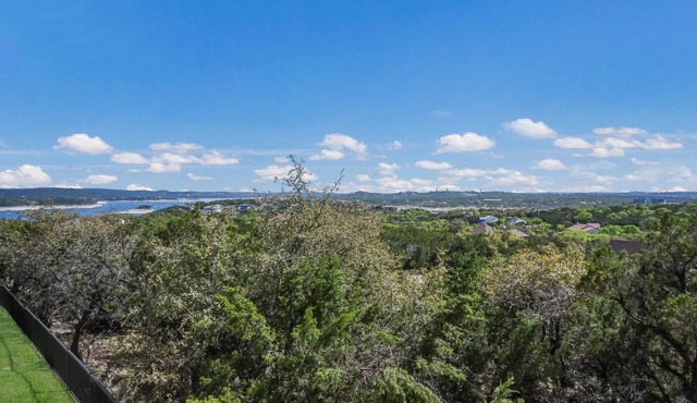 Inviting Villa at Hollows Resort with Amazing Country & Lake Views! 4 Pools, Pickleball!