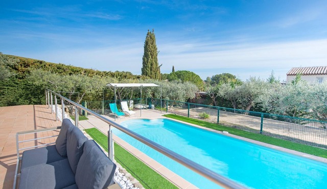 Inviting villa in Flayosc with private pool