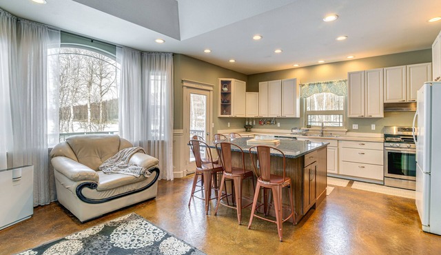 Inviting Wasilla Vacation Rental: 6 Mi to Big Lake