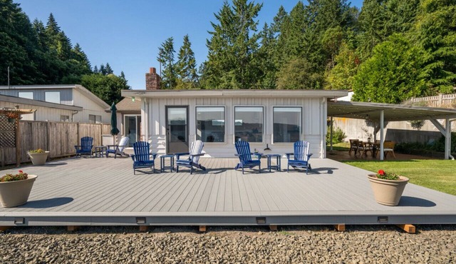 Inviting Waterfront Haven ~BBQ