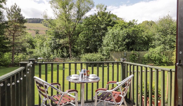 IOLA, romantic, character holiday cottage in Drumnadrochit, Loch Ness