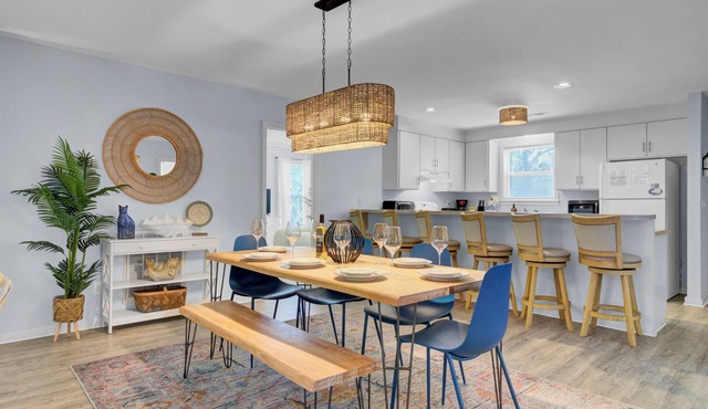 Ion by AvantStay | Walk to Beach, Dining, Shopping | Central Location | Deck