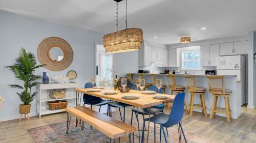 Ion by AvantStay Walk to Beach Dining Shopping Central Location Deck