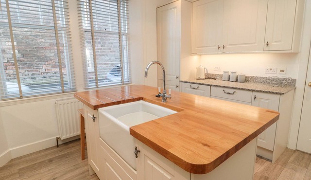 Iona 10 Palace Street East