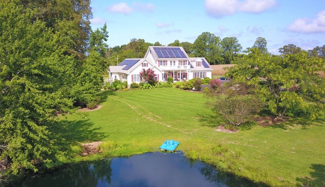 Iona Inn 1st floor bedroom with 1 double bed and private bathroom