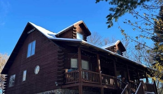 Ionia’s Log Home Peaceful Retreat