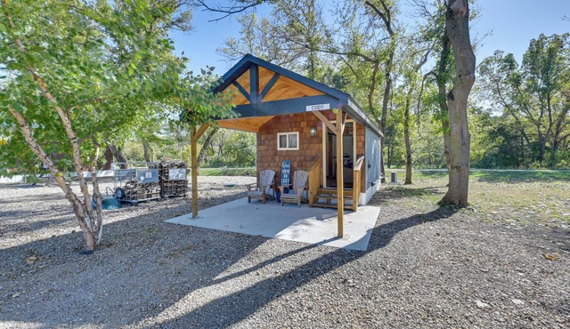 Iowa Tiny Cabin Near Pine Lake State Park