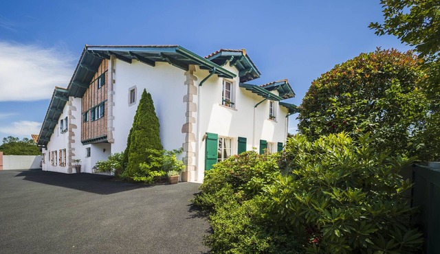 Iparra Guesthouse – Arcangues, Basque Country