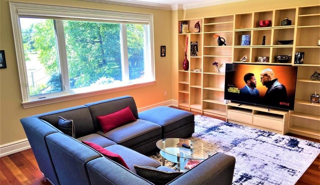 iResidence in Toronto - Unique Mansion - Fantastic Views with Breakfast