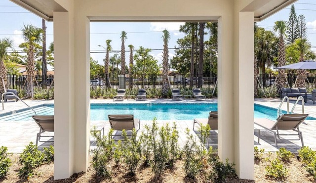 'Iris' at Aviara Green - Modern Apartment & Pool