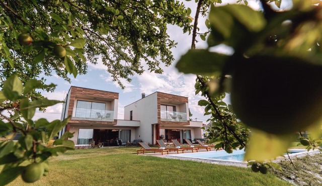 Iris Croatica J - deluxe apartment with shared pool, awarded BEST APARTMENT IN CROATIA 2024