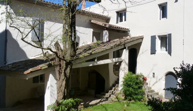 Iris On a hillside gite sleeps 4 Mas EDEN Unobstructed view