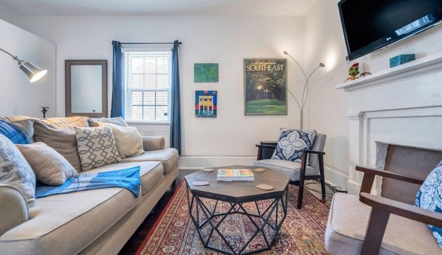 Irish Channel Apt w/Balcony | Walk to Magazine St