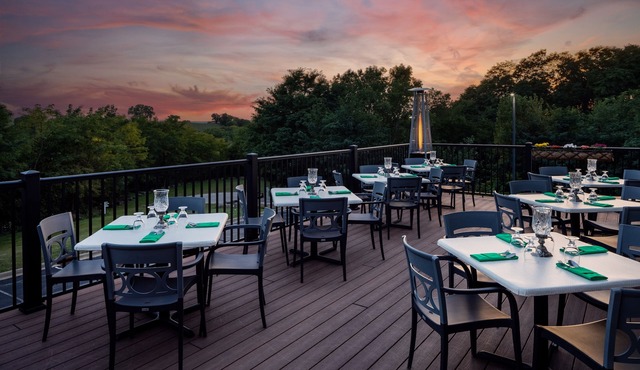 Irish Cottage Inn & Suites