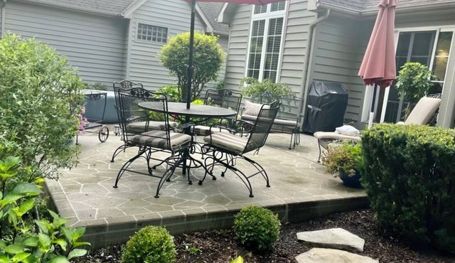 Irish Cottage- minutes from ND!nCozy quiet neighborhood w/private backyard.