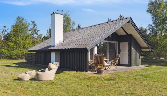 "Irlin" - 600m from the sea by Interhome