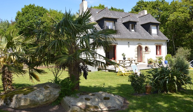 Iroise sea and beaches, 20 min from a charming property near Brest.