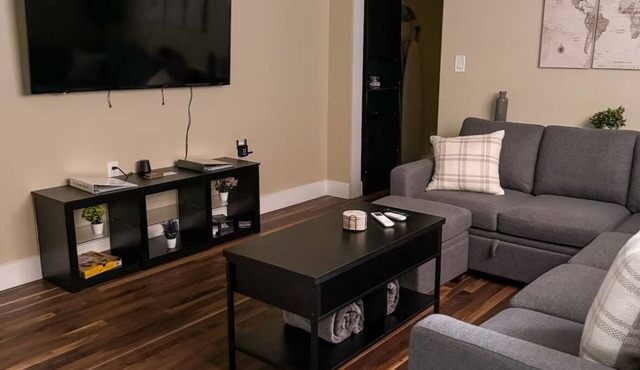 Iron City of South Side Flats Charming 2-bedroom Unit