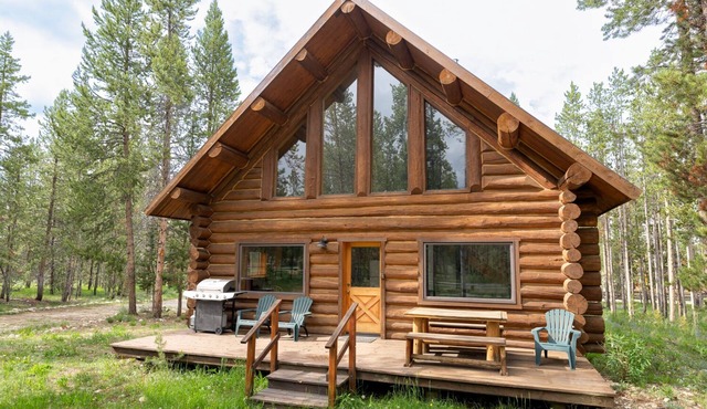 Iron Creek Log Home - The Perfect 'Cabin In The Woods'