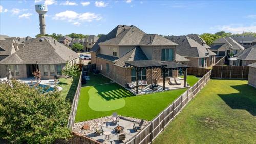 Iron & Ivy 5BR5BA Sleeps 12