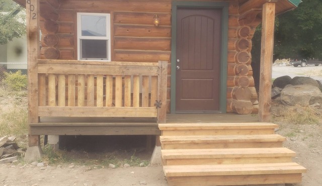 Iron line cabin 802