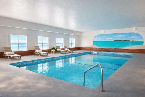 Iron Mountain Inn & Suites MI US 2