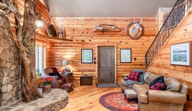 Iron Mountain Lodge - Beautiful Cabin with New Hot Tub & Views of Forests and Mountains! by RedAwning