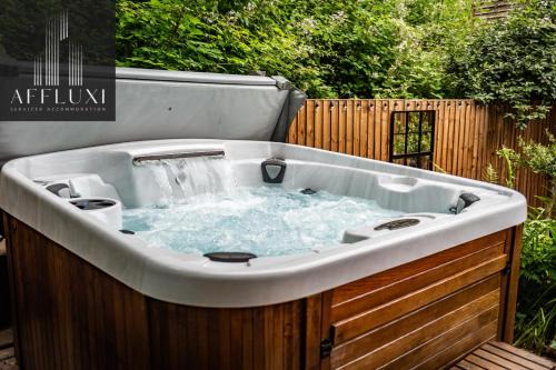 Ironbridge Hot Tub Retreat - Sleeps 10