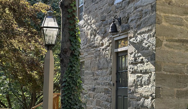 Ironmaster Mansion — 1700's historic stone guest house with creek view