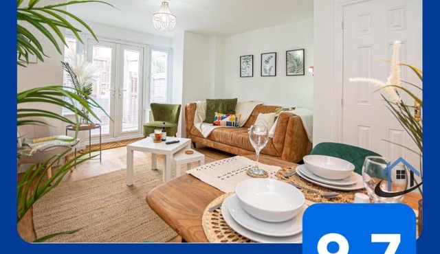 Ironside House, Thrapston king or twin beds, free parking, workspace, corporates, sleeps 8