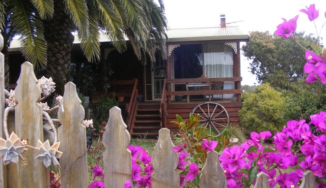 Ironstone Cottage- Pet & Family Friendly!