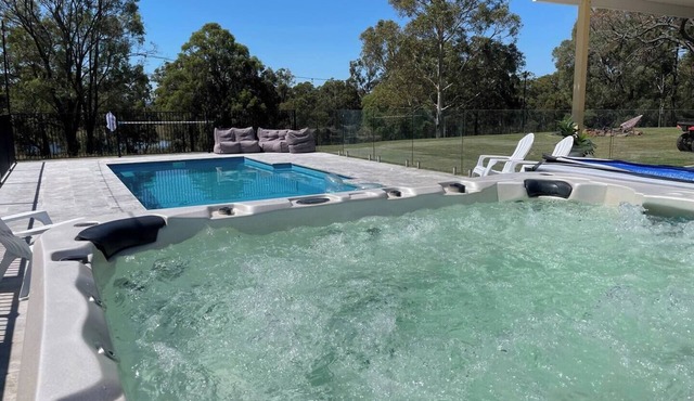 Ironstone Residence relaxing retreat 6 bed 2 bth private pool and hot spa pool table