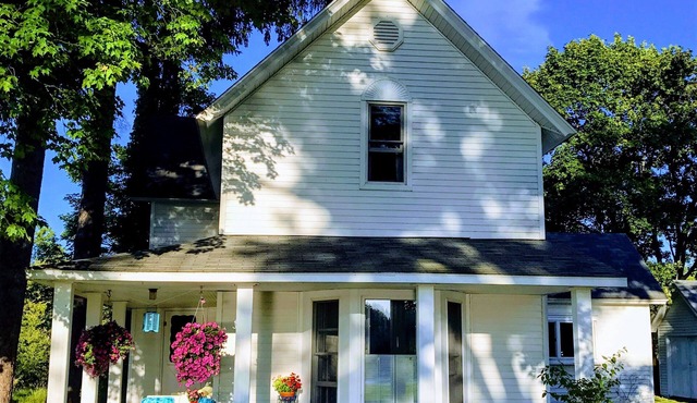 Ironton Shore Farms: 4 Bedroom Farmhouse on Lake Charlevoix with Beach and dock