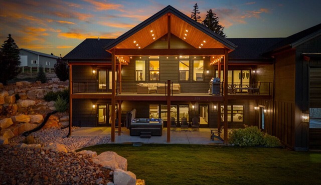 Ironwood Estate | 38 Guests, Indoor Pickleball/Bball Court, Hot Tub, Luxe Home!