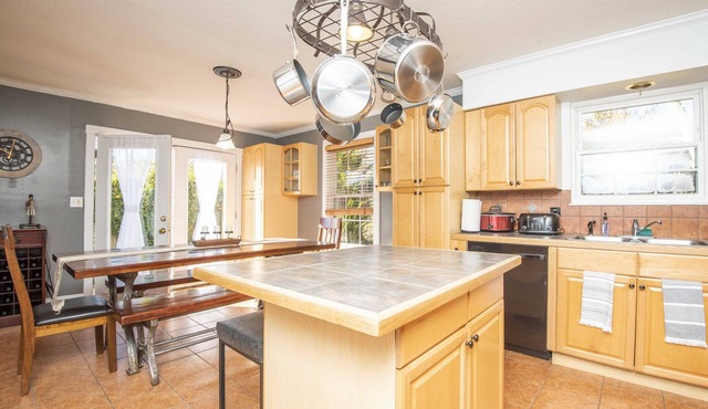 Ironwood Haven-Hot Tub-Firepit-Pool Table-Air Hockey-2600sq ft-7min Off Exit 407