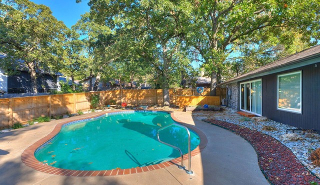 Ironwood House | 5BR Tulsa | Heated Pool