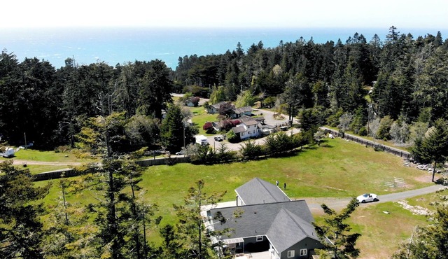 Ironwood - Your cozy coastal cabin on the coast!