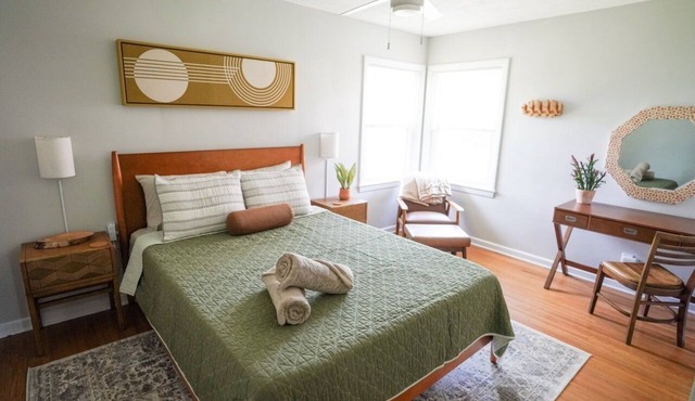 Iroquois Park Retreat Near Expo Center and Airport