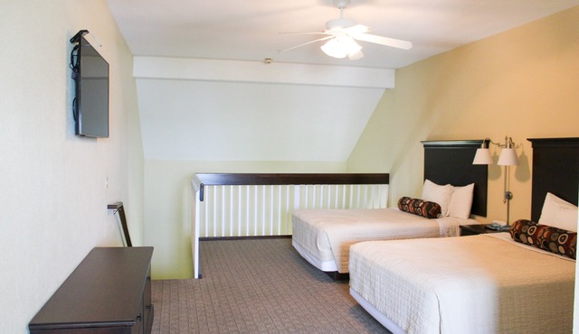 Iroquois Suite at Kelley's Island Venture Resort