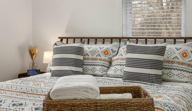 Irresistible Boho Get Away w/ KING Bed!