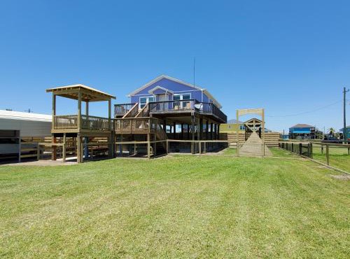 Irresistible local Fenced yard, pet &kid friendly