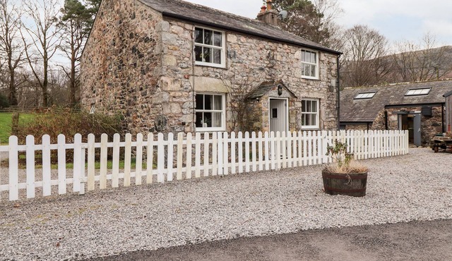 IRT COTTAGE, pet friendly, with open fire in Nether Wasdale