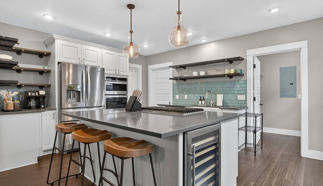 Irvington Craftsman, 4 Ensuite beds, Fenced Yard