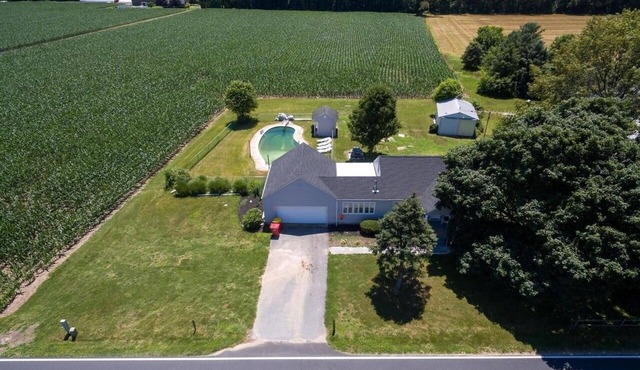 Is a cozy and private place close to Delaware Beaches, Milford and Harrintong!