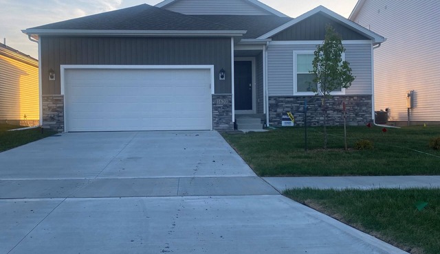 Is this Heaven? No It’s Iowa!n4-bedroom home on pond in welcoming Ankeny w/Wifi