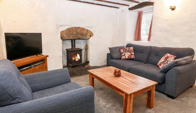 IS Y GRAIG, pet friendly, with open fire in Beddgelert