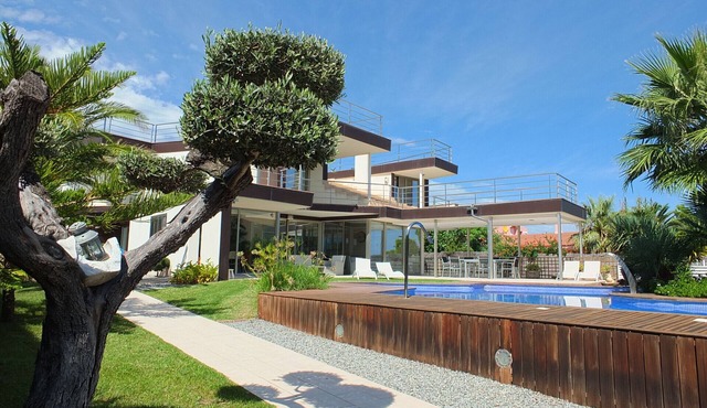 Isabella, spacious modern villa with sea views from balconies, spa-style pool, within 5mins walk of beach where there are beach bars and restaurants